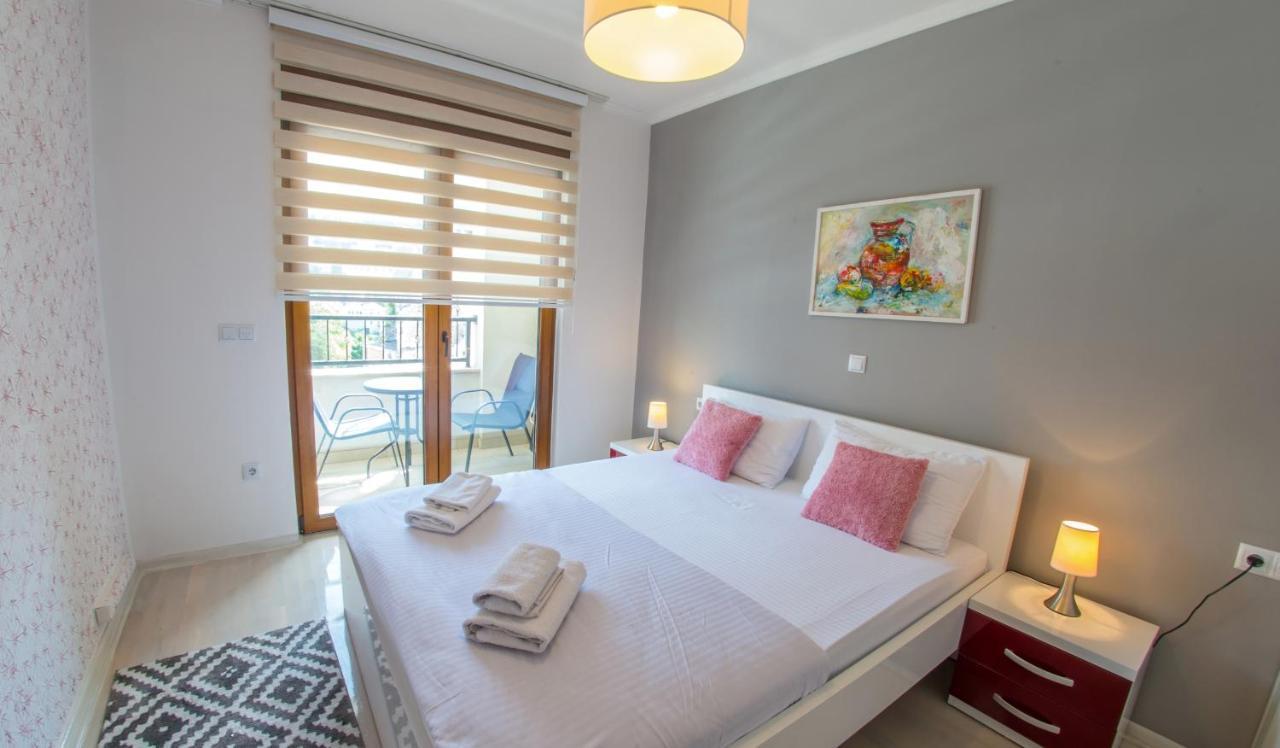 Apartment Light De Luxe - With Old Bridge View Mostar Exteriör bild