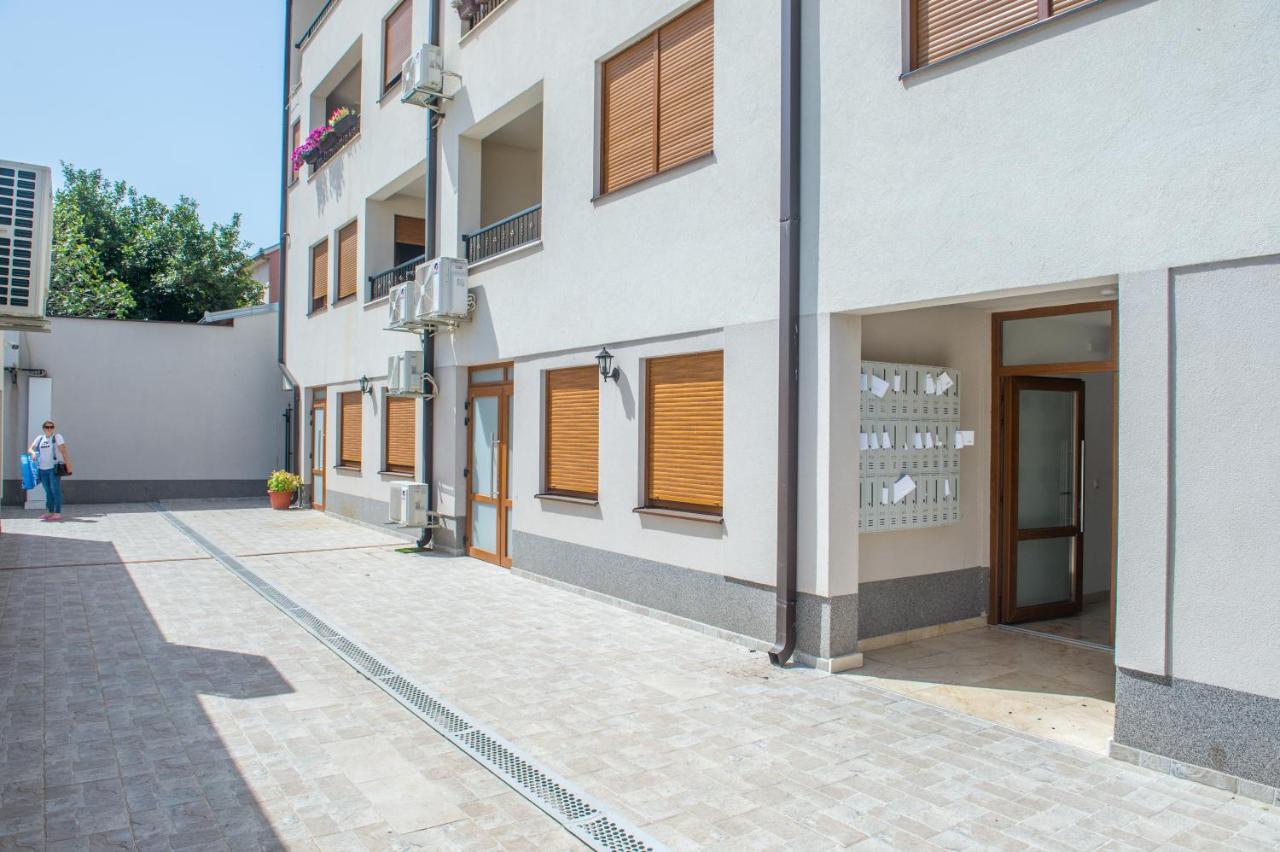Apartment Light De Luxe - With Old Bridge View Mostar Exteriör bild